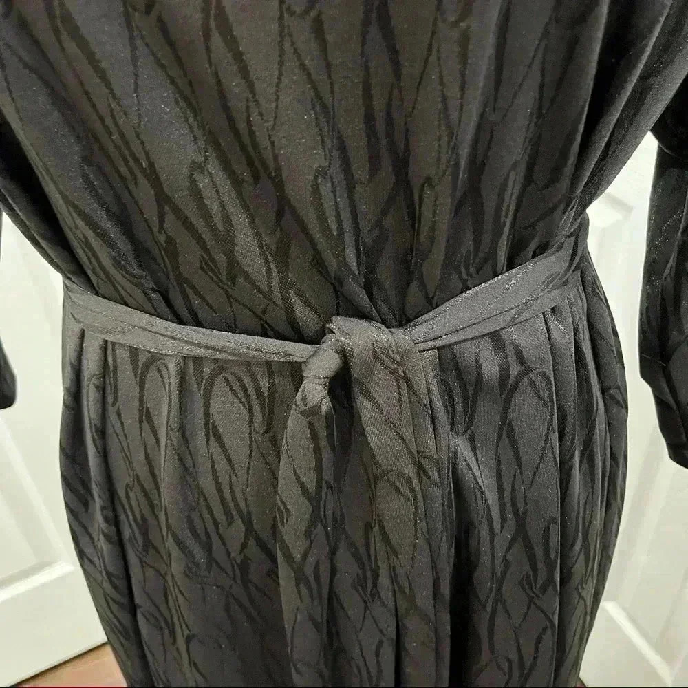 Vintage Anthony Richards 80’s Sheath dress with removable belt and shoulder pads - Picture 6 of 12